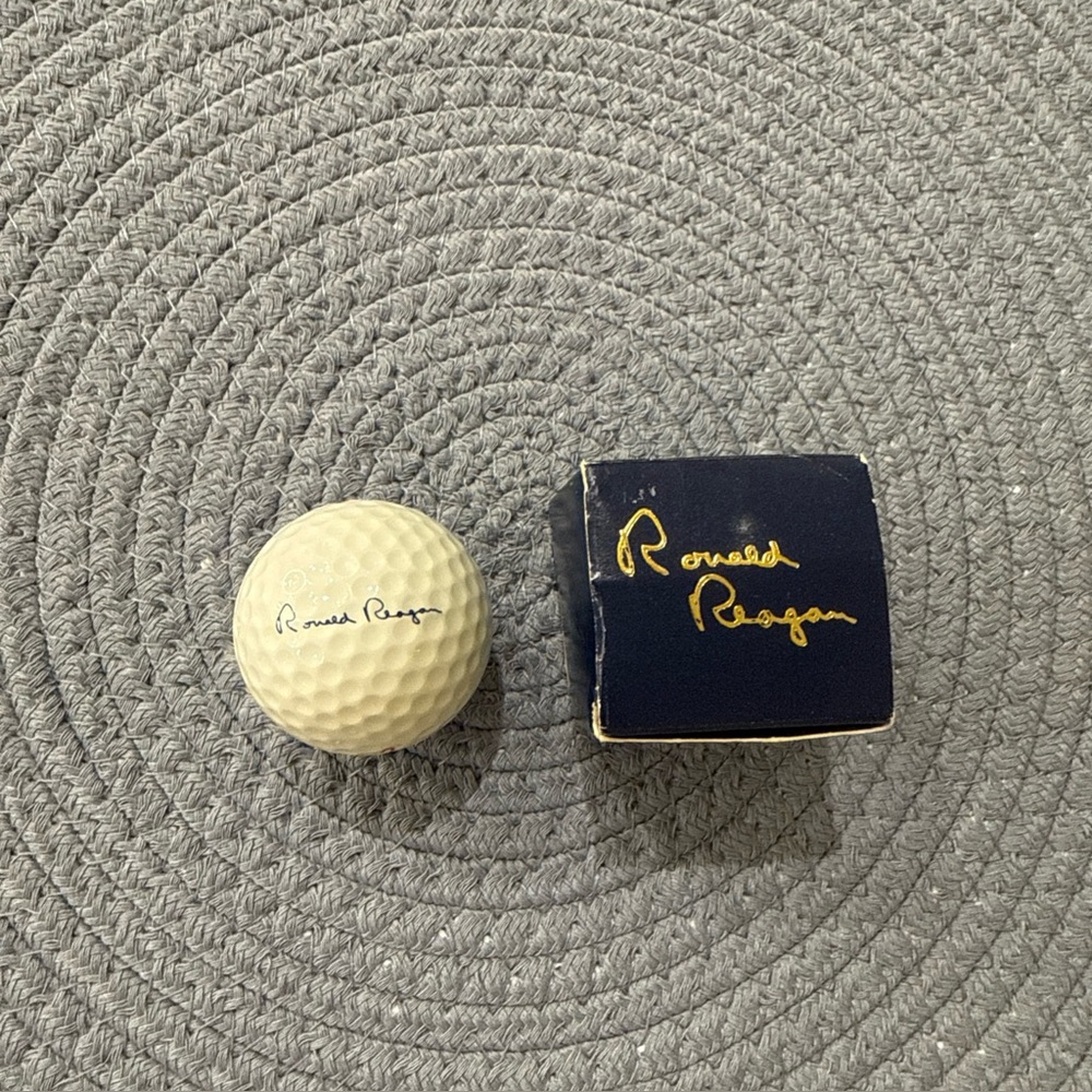 RONALD REAGAN -RARE SPALDING PRESIDENTIAL GOLF BALL & BOX- WHITE HOUSE ISSUE